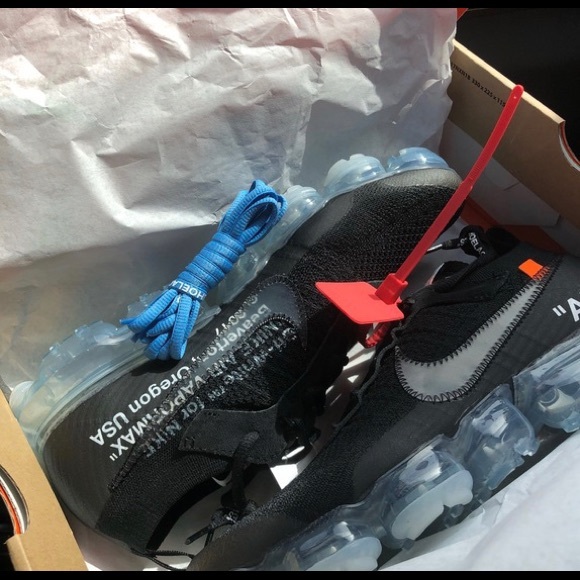 off white vapormax with blue laces